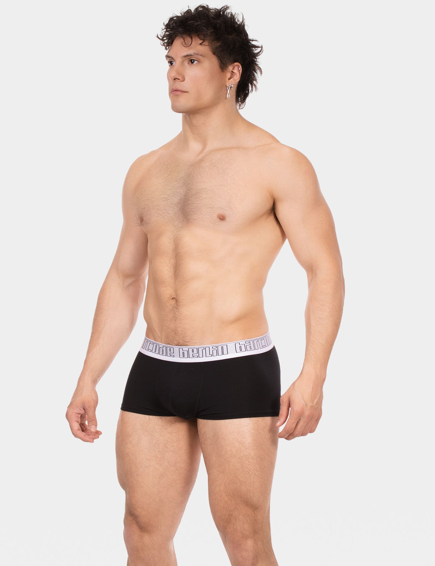Barcode Berlin: Boxer Revaz Black